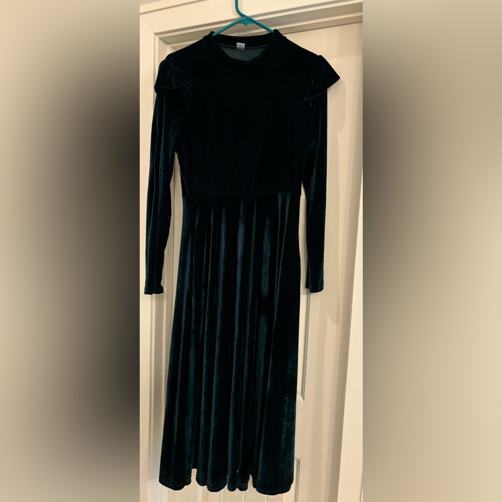 Green velvet kind sleeve dress